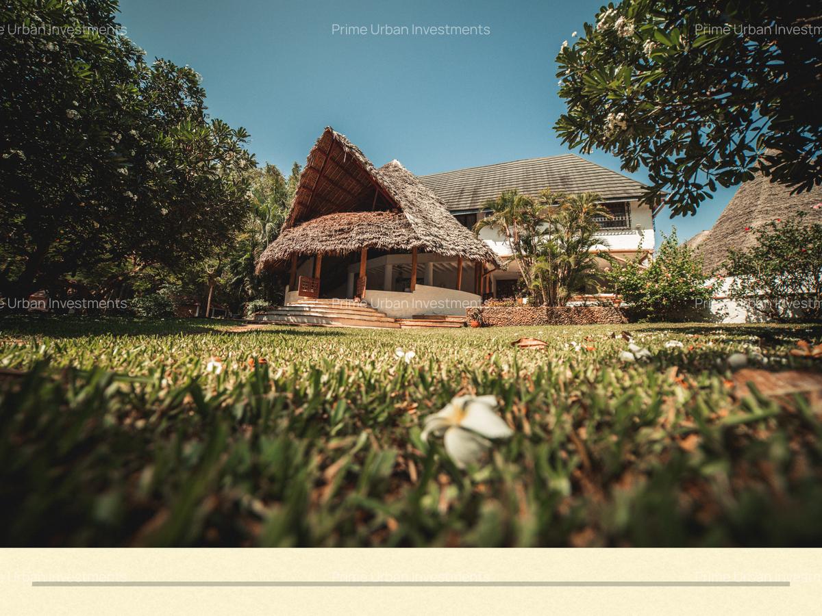 4 Bed House with En Suite in Malindi - 1