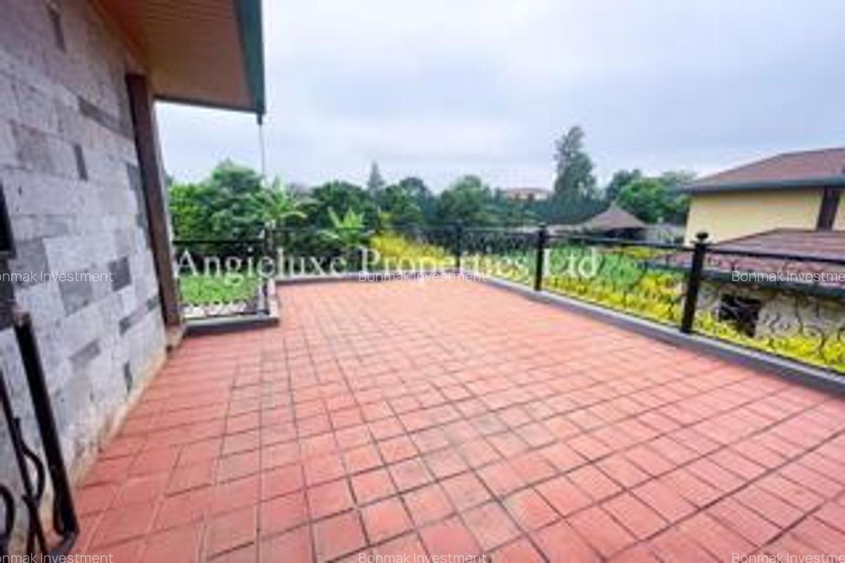 4 Bed Townhouse with En Suite at Runda Mumwe - 16