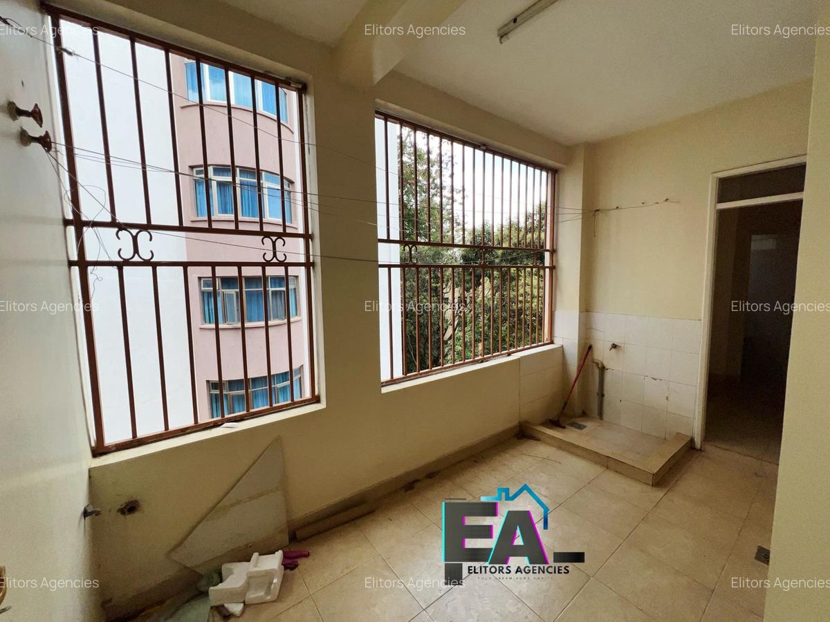 4 Bed Apartment with En Suite at Argwings Kodhek Road - 18