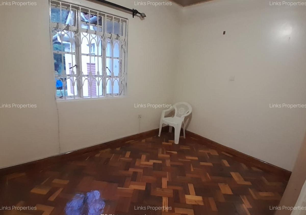 1 Bed House with En Suite at Karen - 3