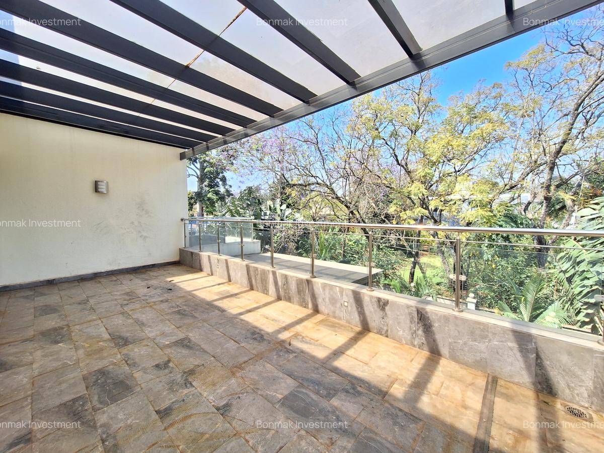 5 Bed Townhouse with En Suite at Lavington Green. - 12