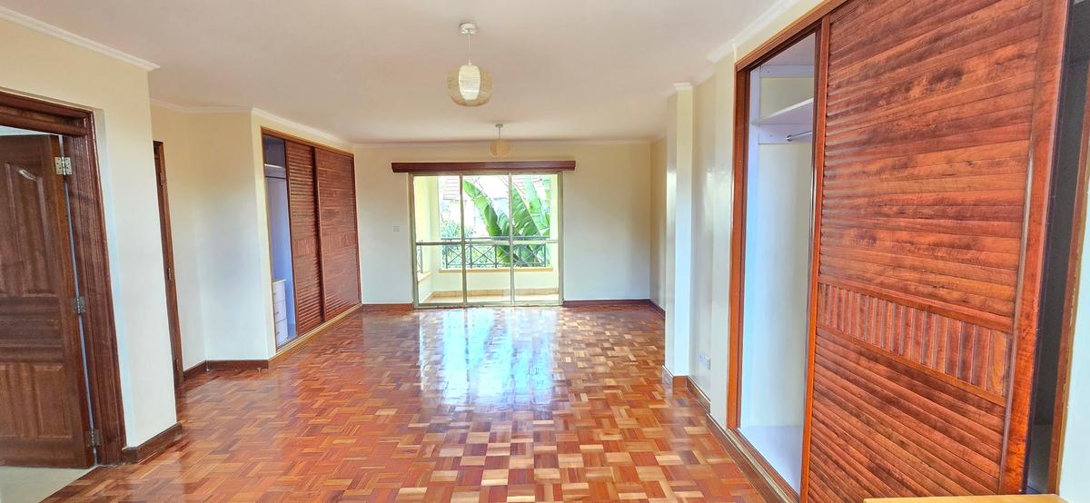 5 Bed Townhouse with En Suite at Lavington - 20