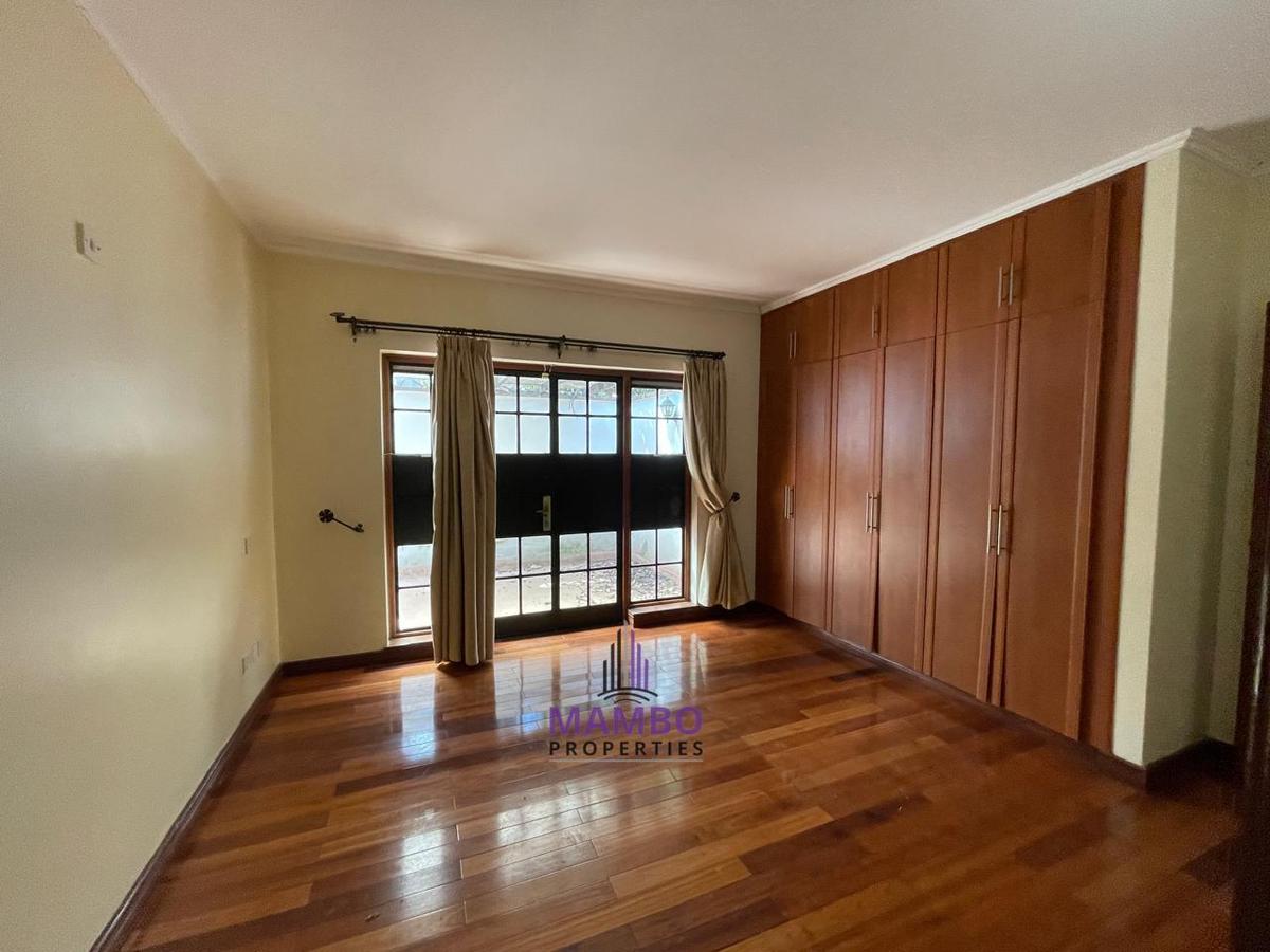 4 Bed Townhouse with En Suite at General Mathenge - 16