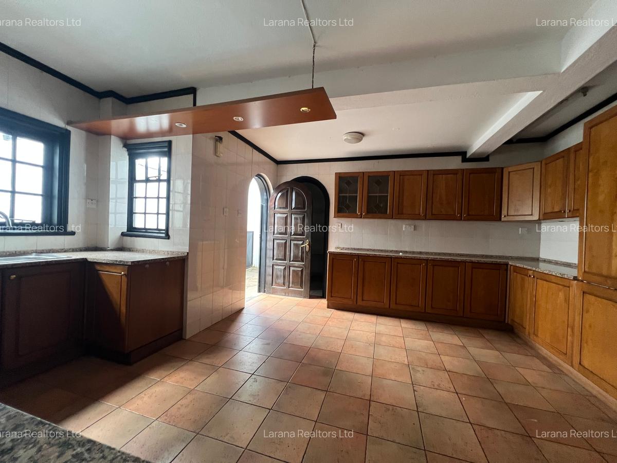 4 Bed Townhouse with En Suite at Riverside Dr - 4