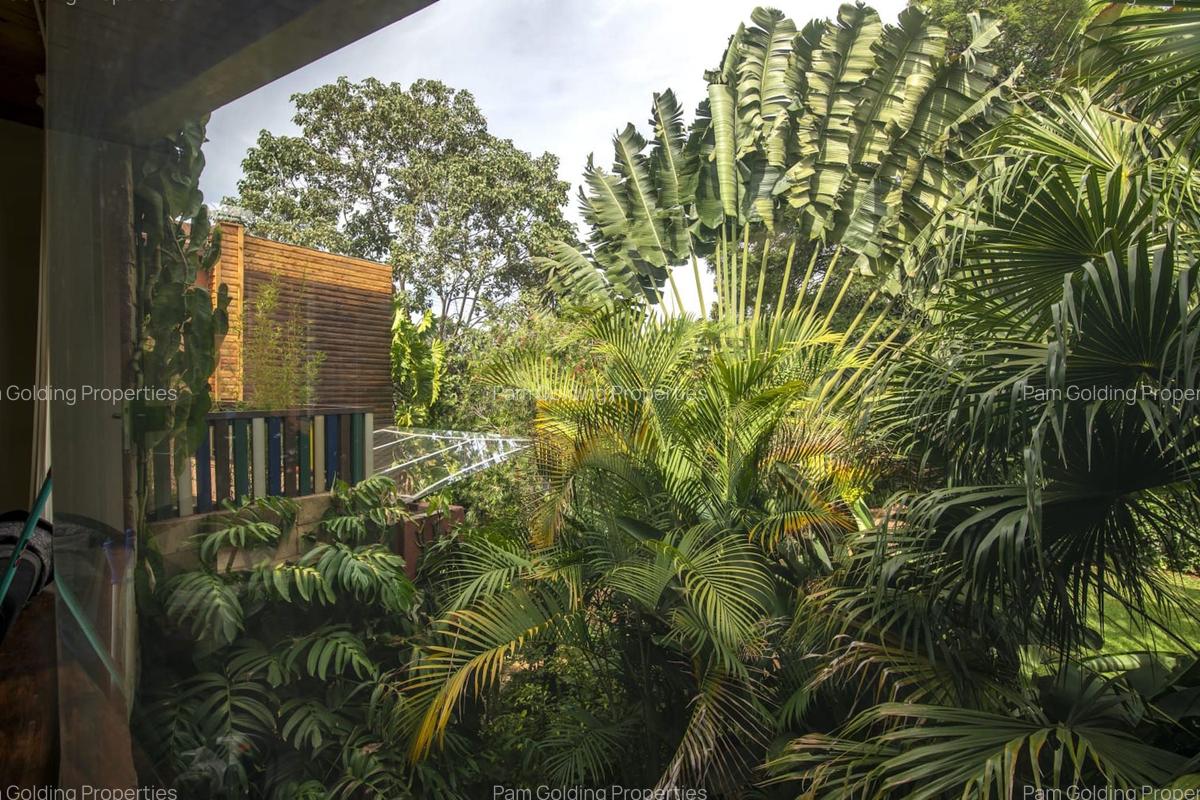 6 Bed House with Swimming Pool in Runda - 7