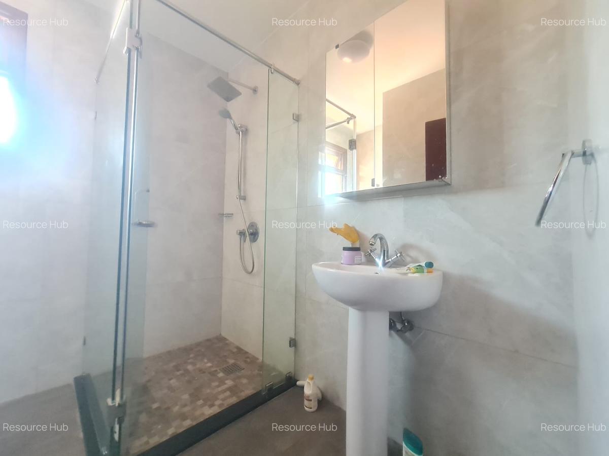 4 Bed Townhouse with En Suite at Off Brook House Drive - 18