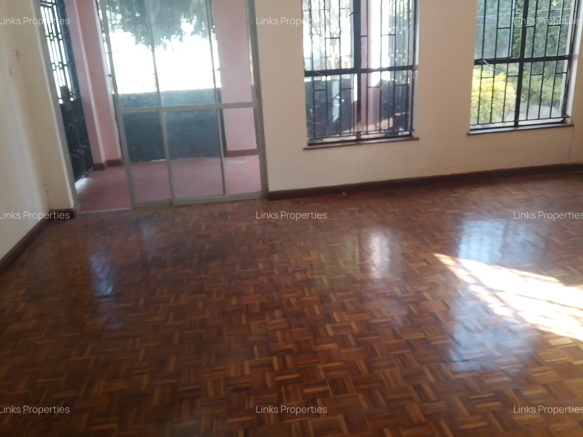 4 Bed Townhouse with En Suite at Mountain View - 18