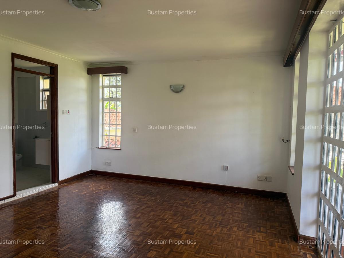 4 Bed Villa with En Suite in Rosslyn - 6