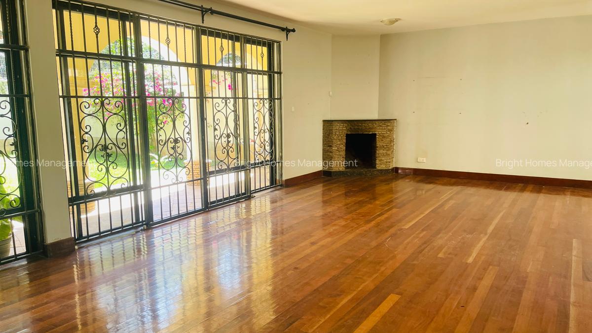 5 Bed Villa with En Suite in Lavington - 6