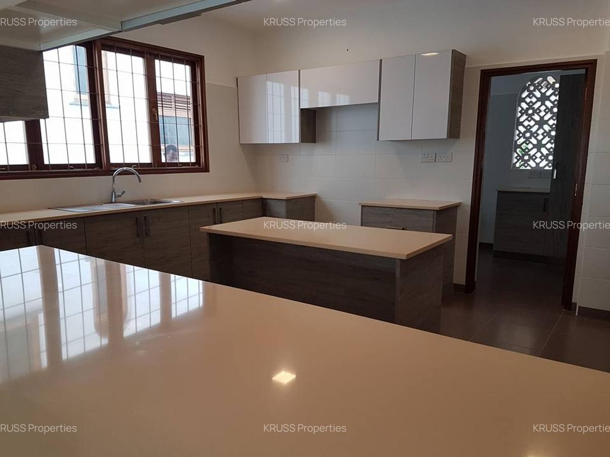 4 Bed Villa with En Suite at Hr2353 - 3