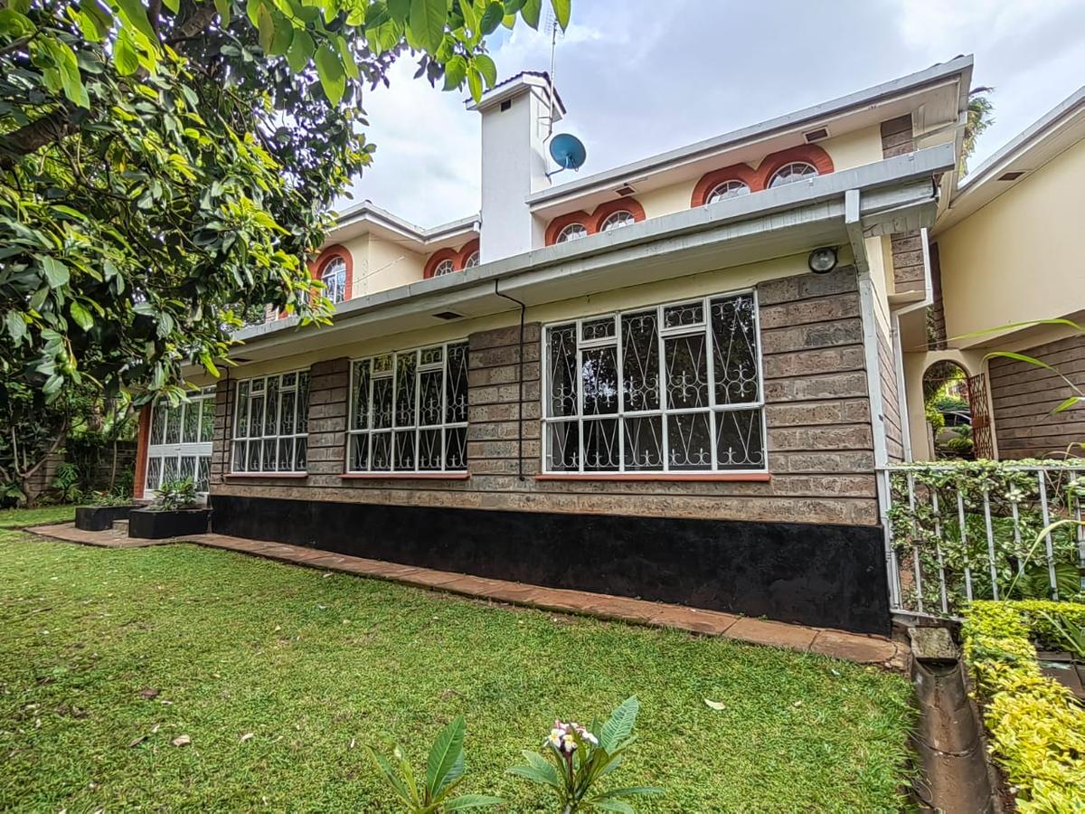 4 Bed Townhouse with Swimming Pool in Riverside - 3