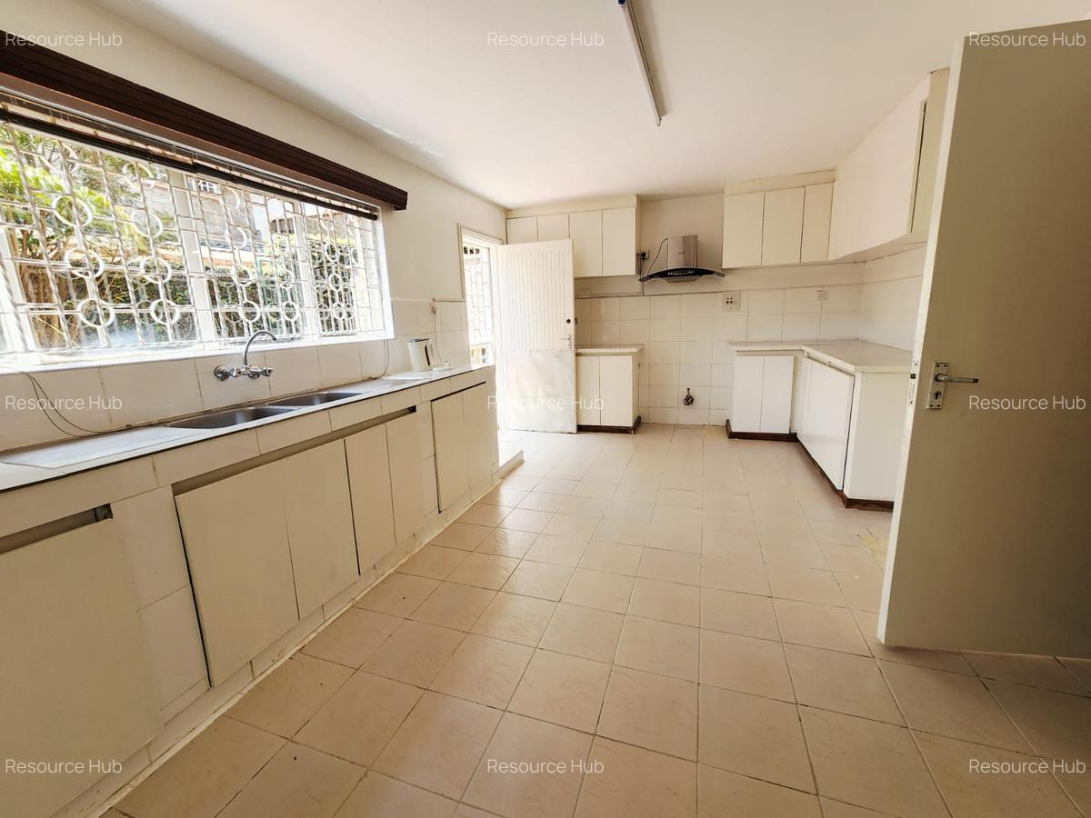 4 Bed House with En Suite at Nyari - 9