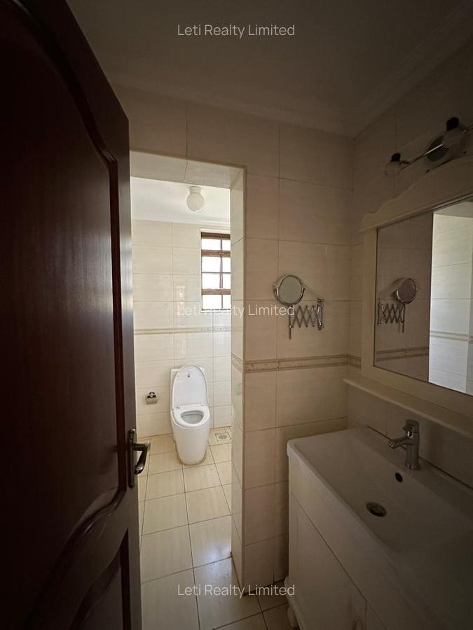 5 Bed House with En Suite in Runda - 13