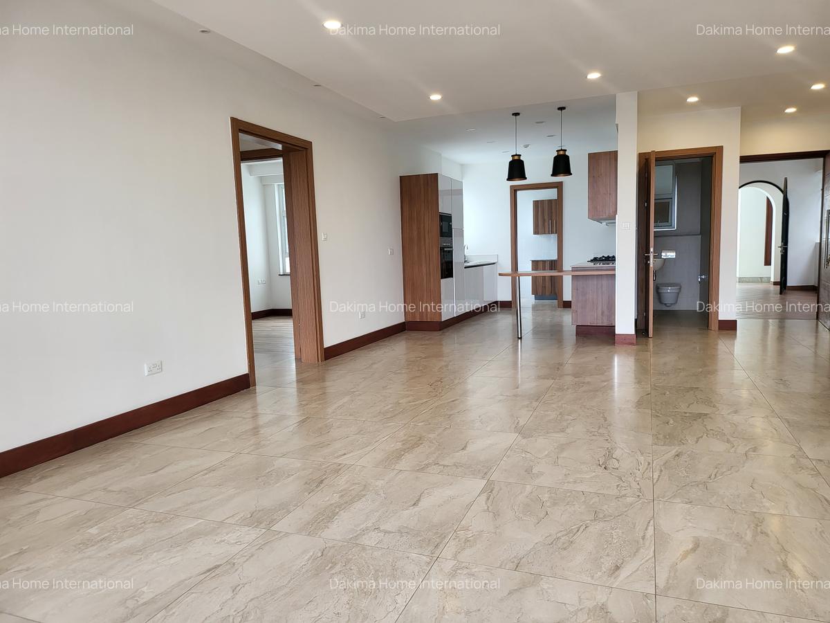 3 Bed Apartment with En Suite in Parklands - 6