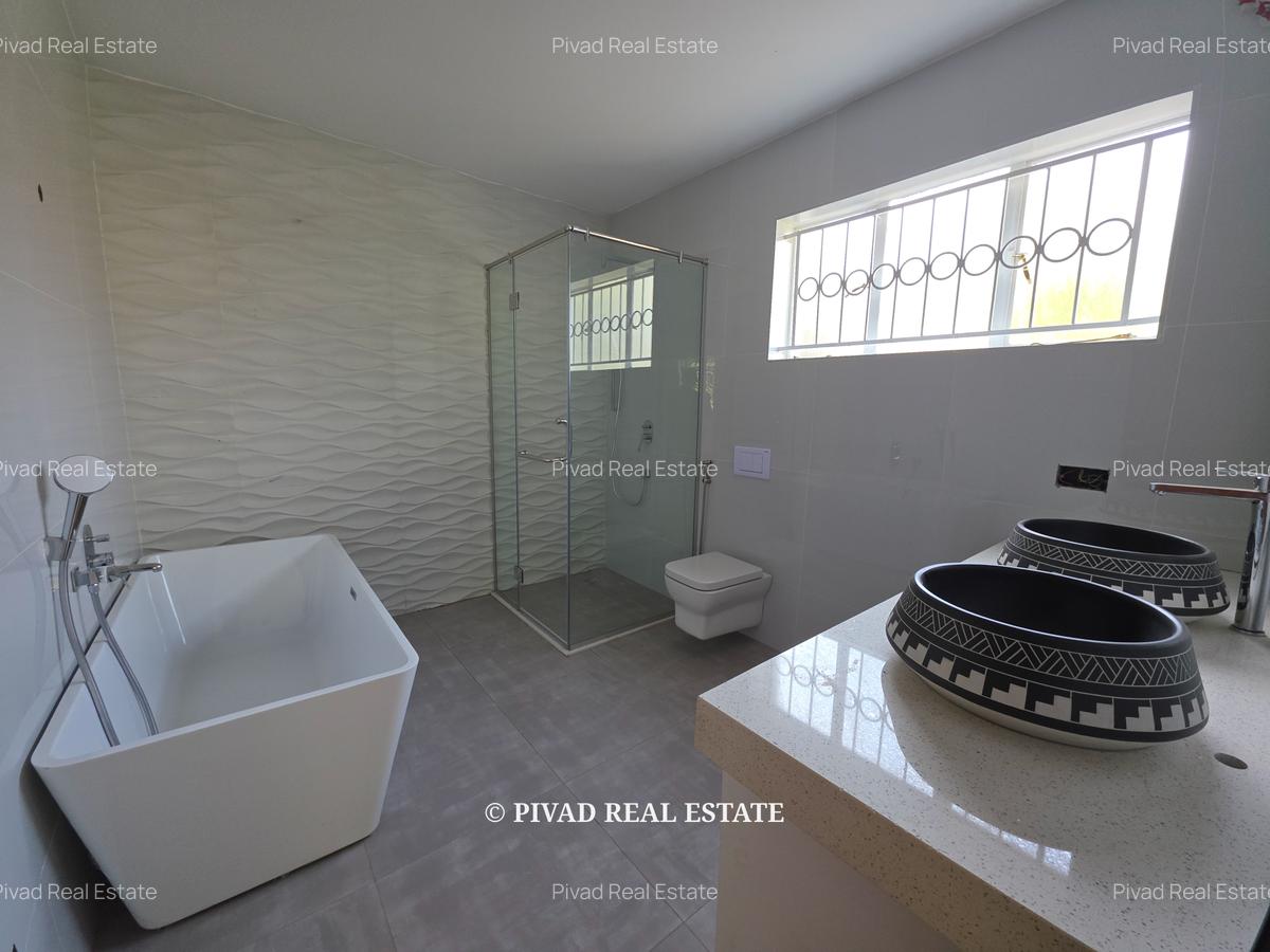 4 Bed House with En Suite in Runda - 4