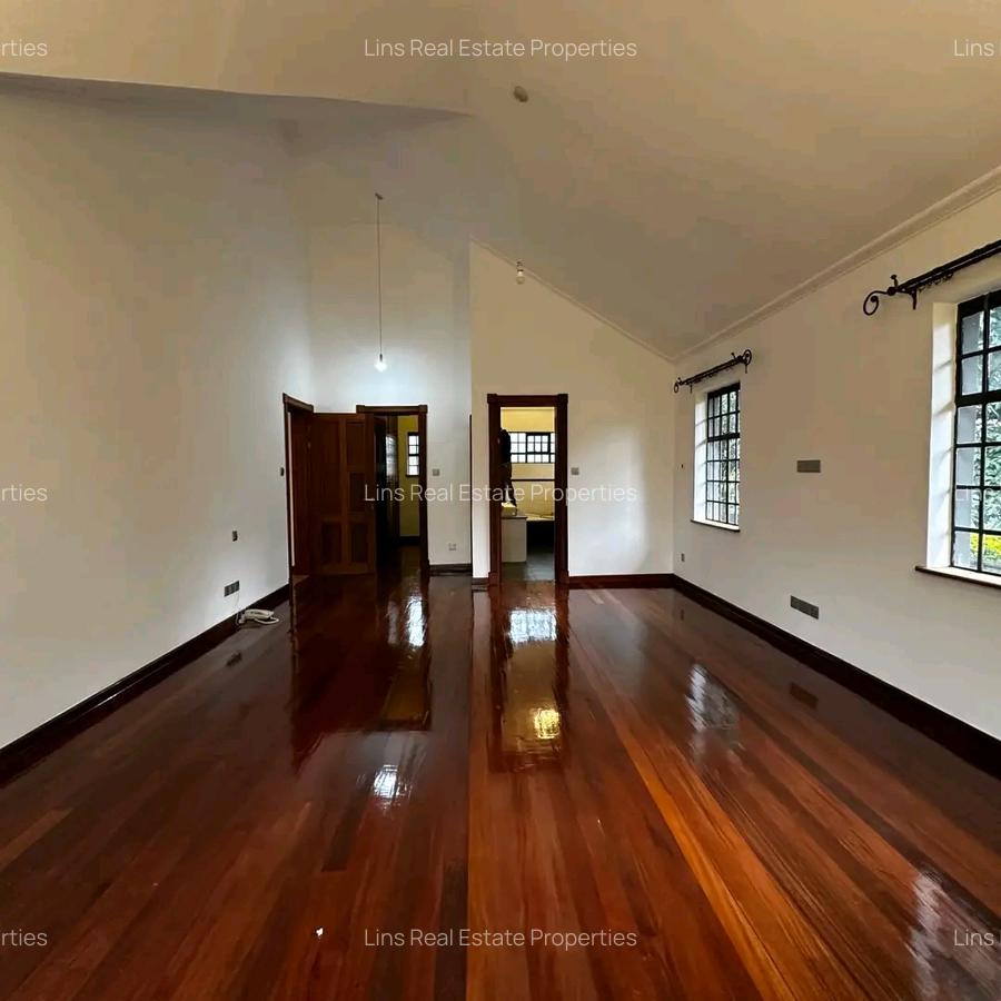 4 Bed Townhouse with En Suite in Spring Valley - 6