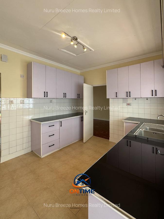 4 Bed House with En Suite in Rosslyn - 3