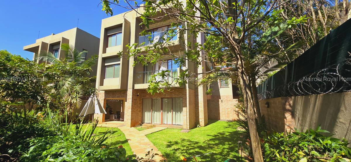 5 Bed Townhouse with En Suite at Lavington Green - 3