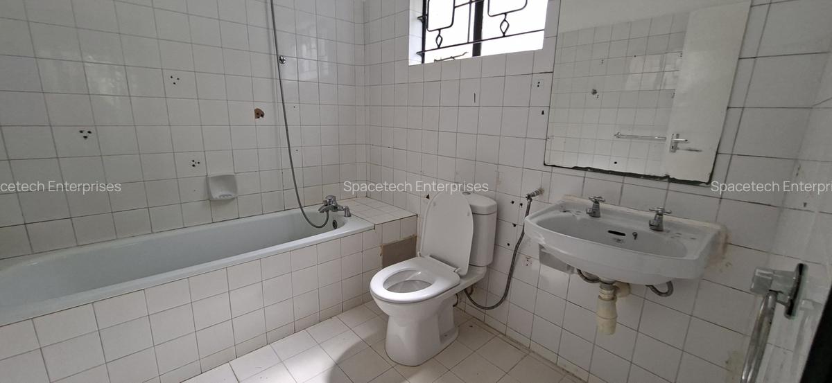 4 Bed Townhouse with En Suite in Lavington - 9