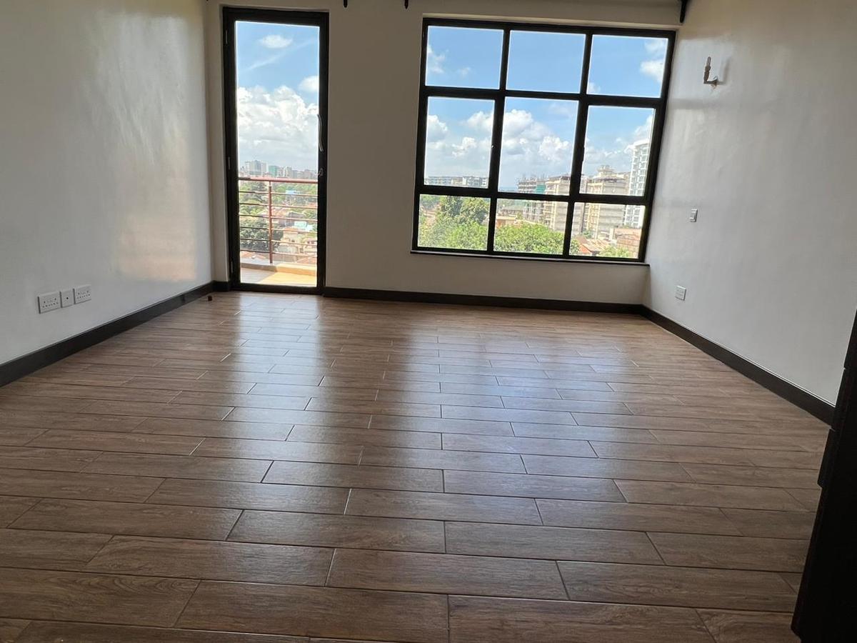 3 Bed Apartment with En Suite at Parklands - 11