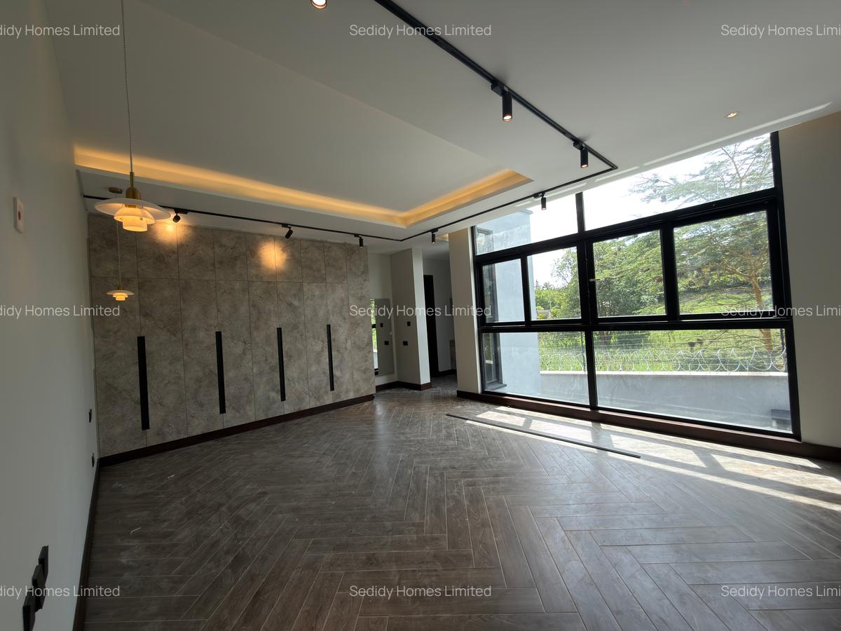 5 Bed Villa with En Suite in Nyari - 8