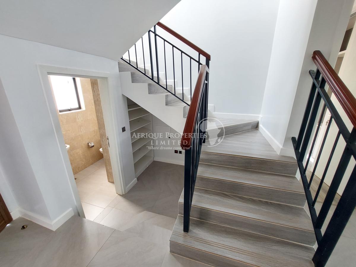 4 Bed House with En Suite in Runda - 7