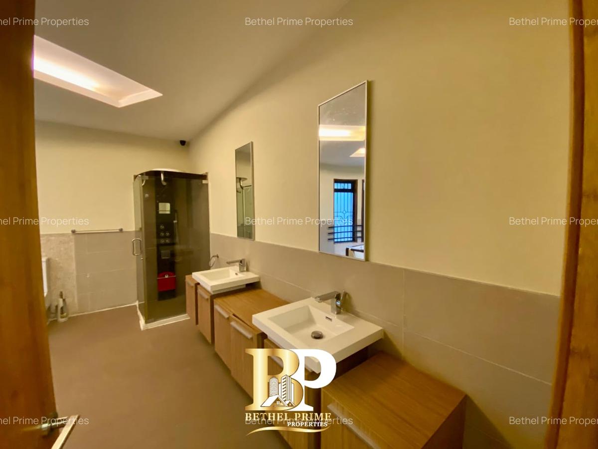 5 Bed Villa with En Suite in Kyuna - 19