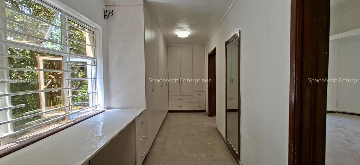 4 Bed House with En Suite in Runda - 10