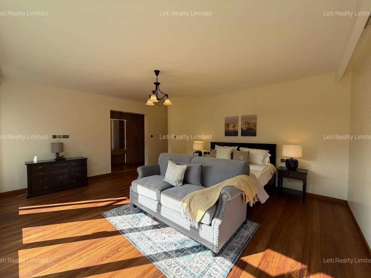 5 Bed House with En Suite in Runda - 5