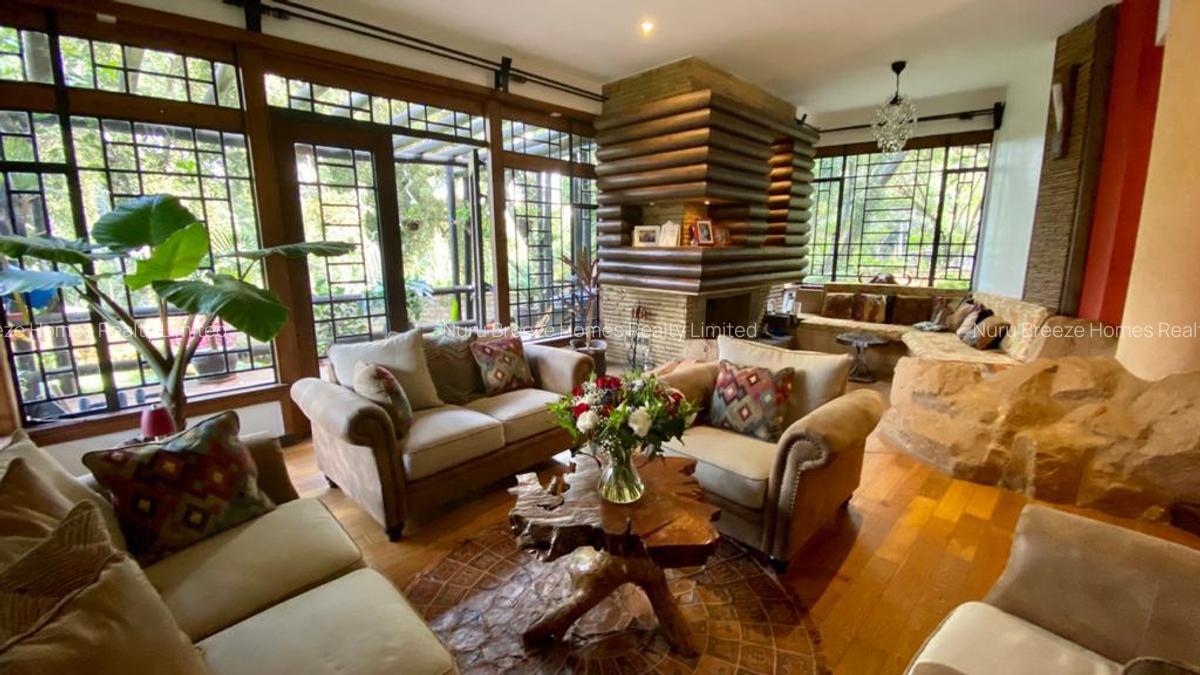 5 Bed Townhouse with En Suite in Lake View - 2