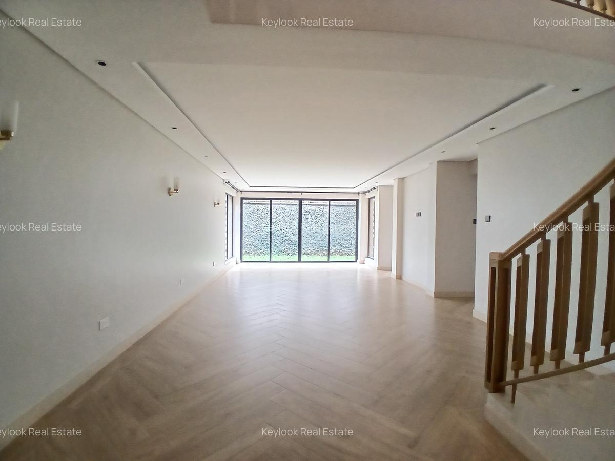 6 Bed Townhouse with En Suite at Lavington - 5