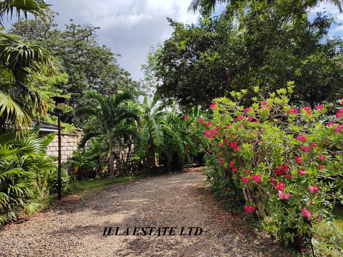 3 Bed Villa with En Suite at Diani Beach Road - 16