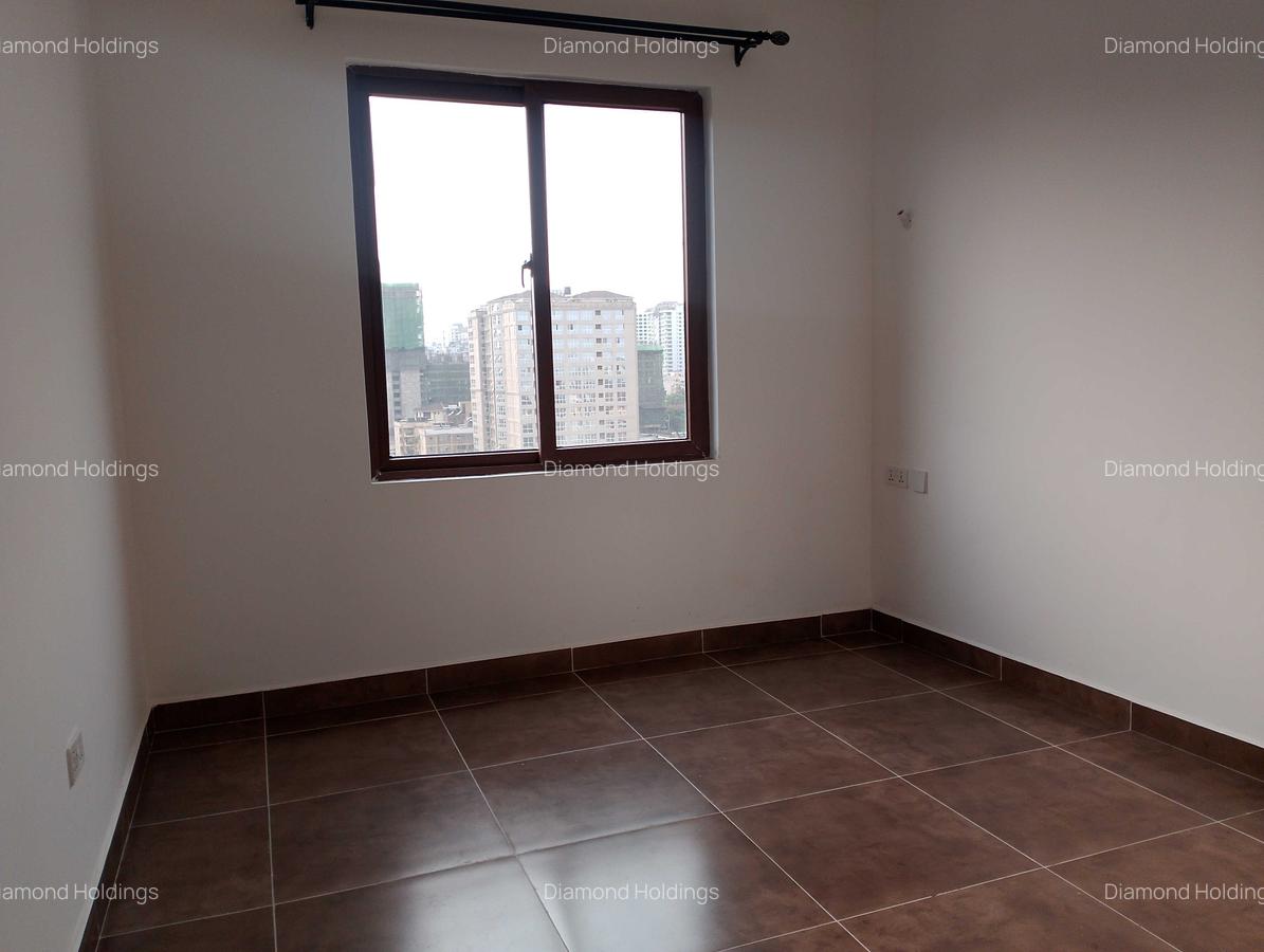 3 Bed Apartment with En Suite at Parklands - 5