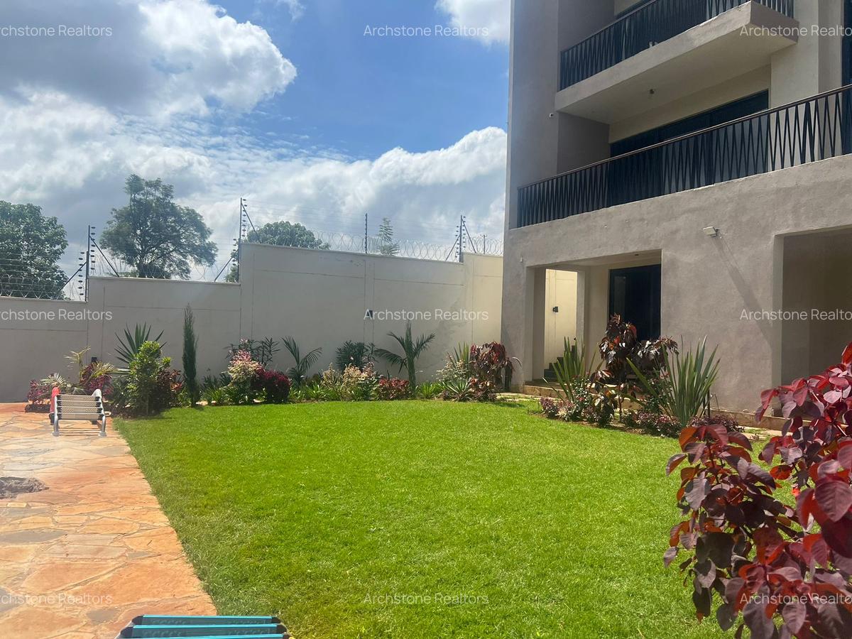 5 Bed House with En Suite in Runda - 8