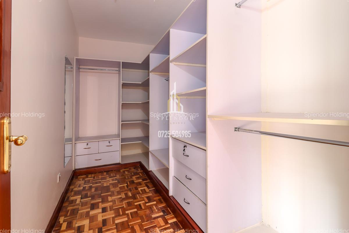 5 Bed Townhouse with En Suite in Lavington - 6