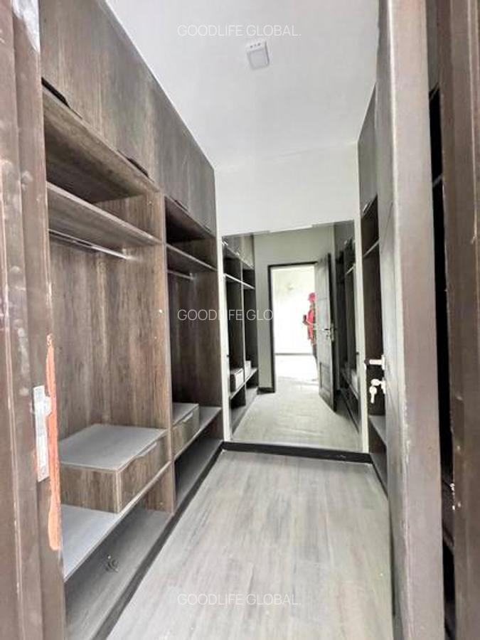 3 Bed Apartment with En Suite at Riverside - 14