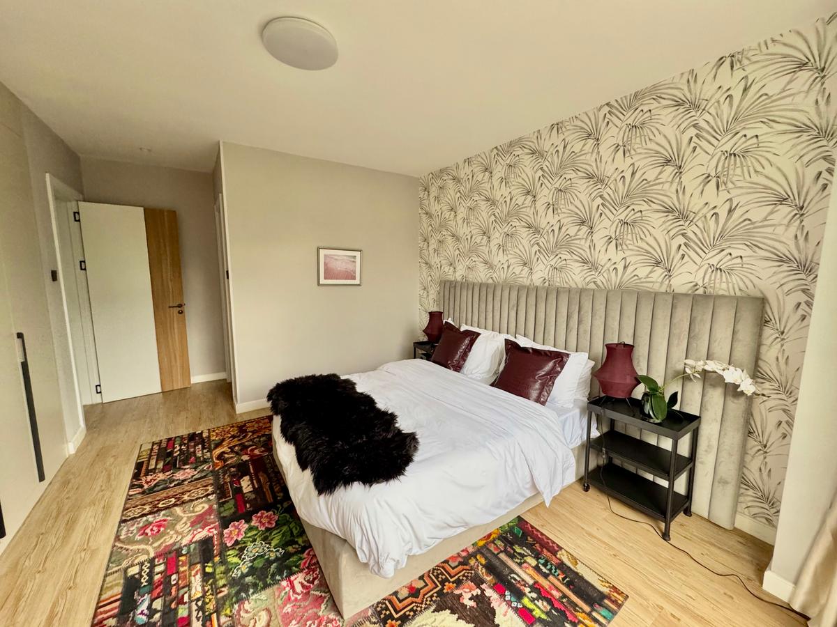 Furnished 2 Bed Apartment with En Suite in Brookside - 13