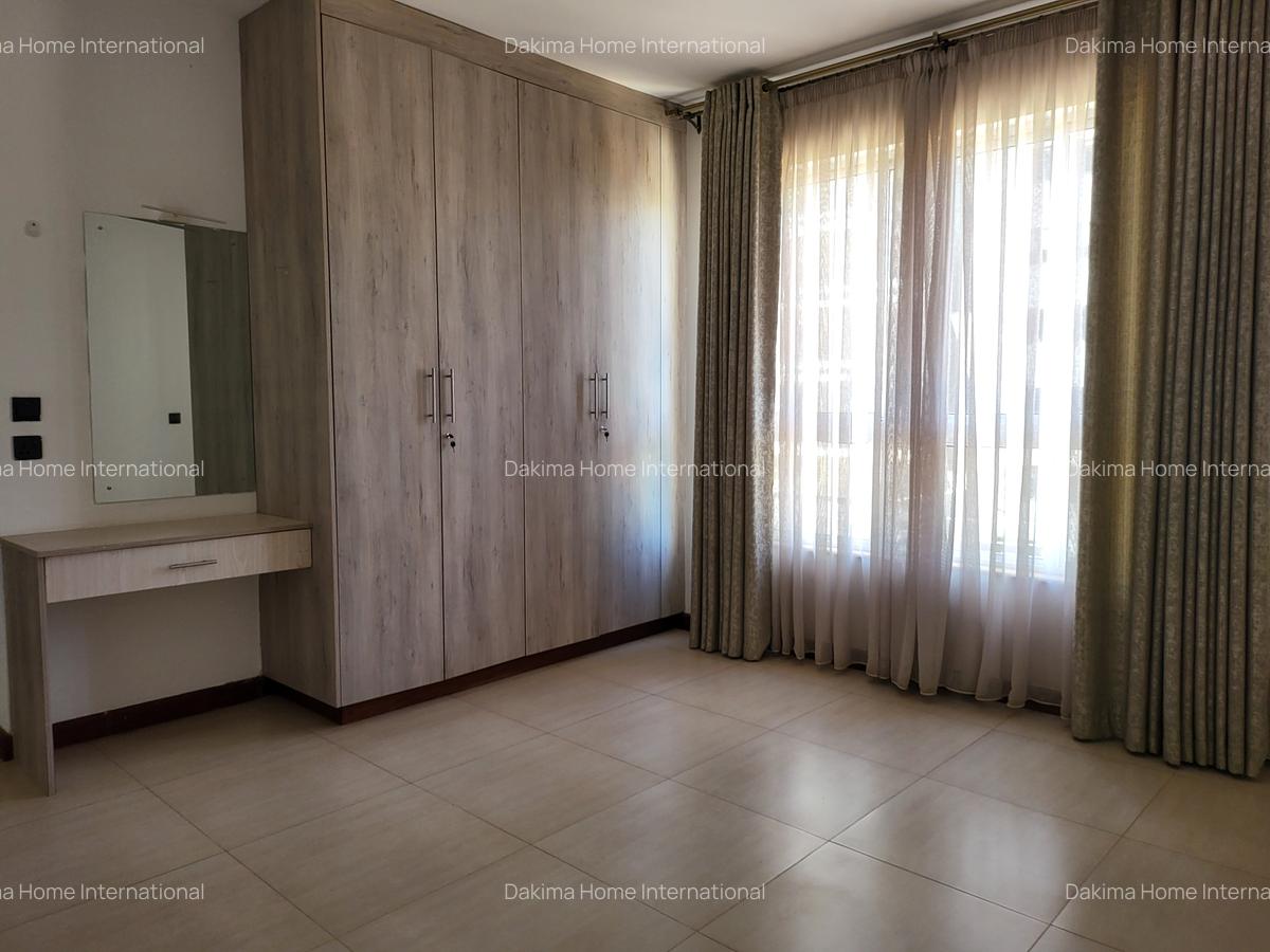 4 Bed Apartment with En Suite in General Mathenge - 13