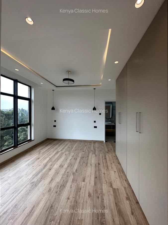 4 Bed Apartment with En Suite at Riverside - 9