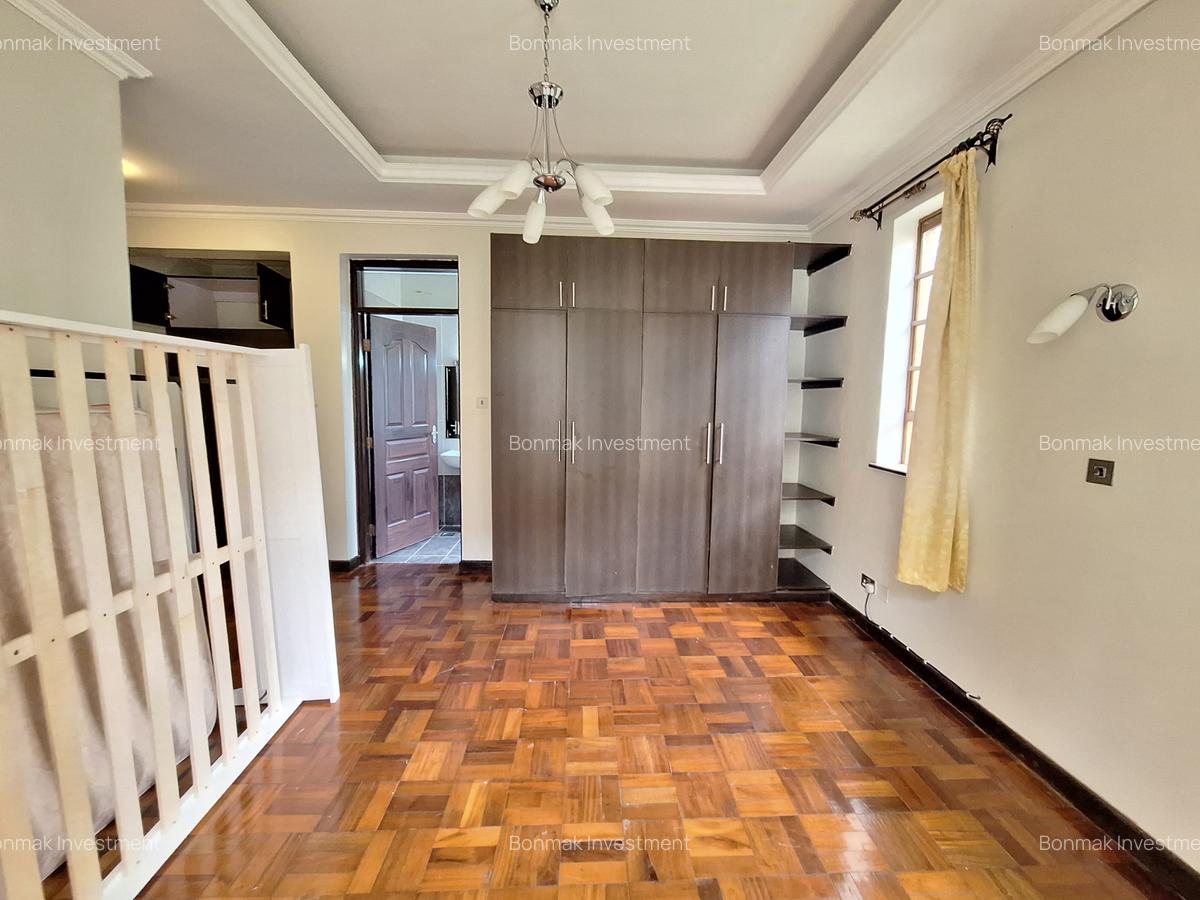 4 Bed Townhouse with En Suite at Rossylin Lone Tree - 12