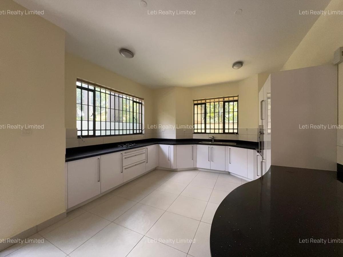 5 Bed Townhouse with En Suite in Lavington - 6