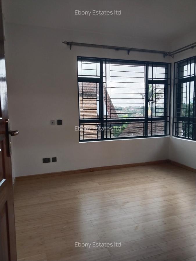 5 Bed Townhouse with En Suite in Lavington - 16