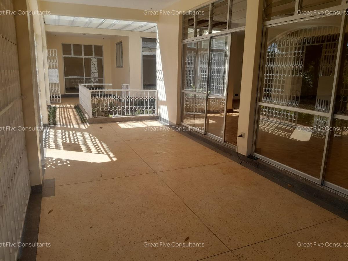 5 Bed Villa with En Suite in Nyari - 6