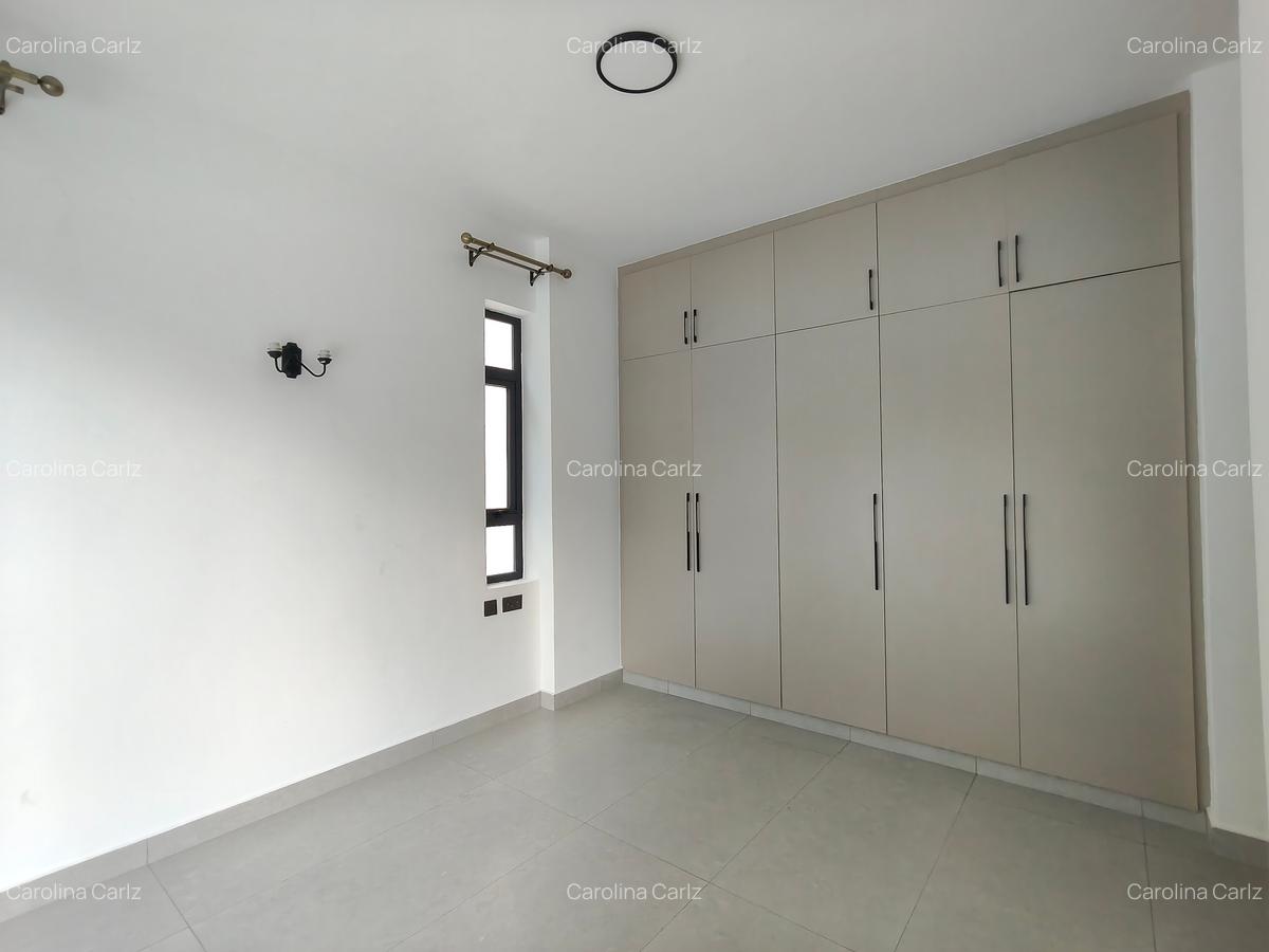 2 Bed Apartment with En Suite in Brookside - 9