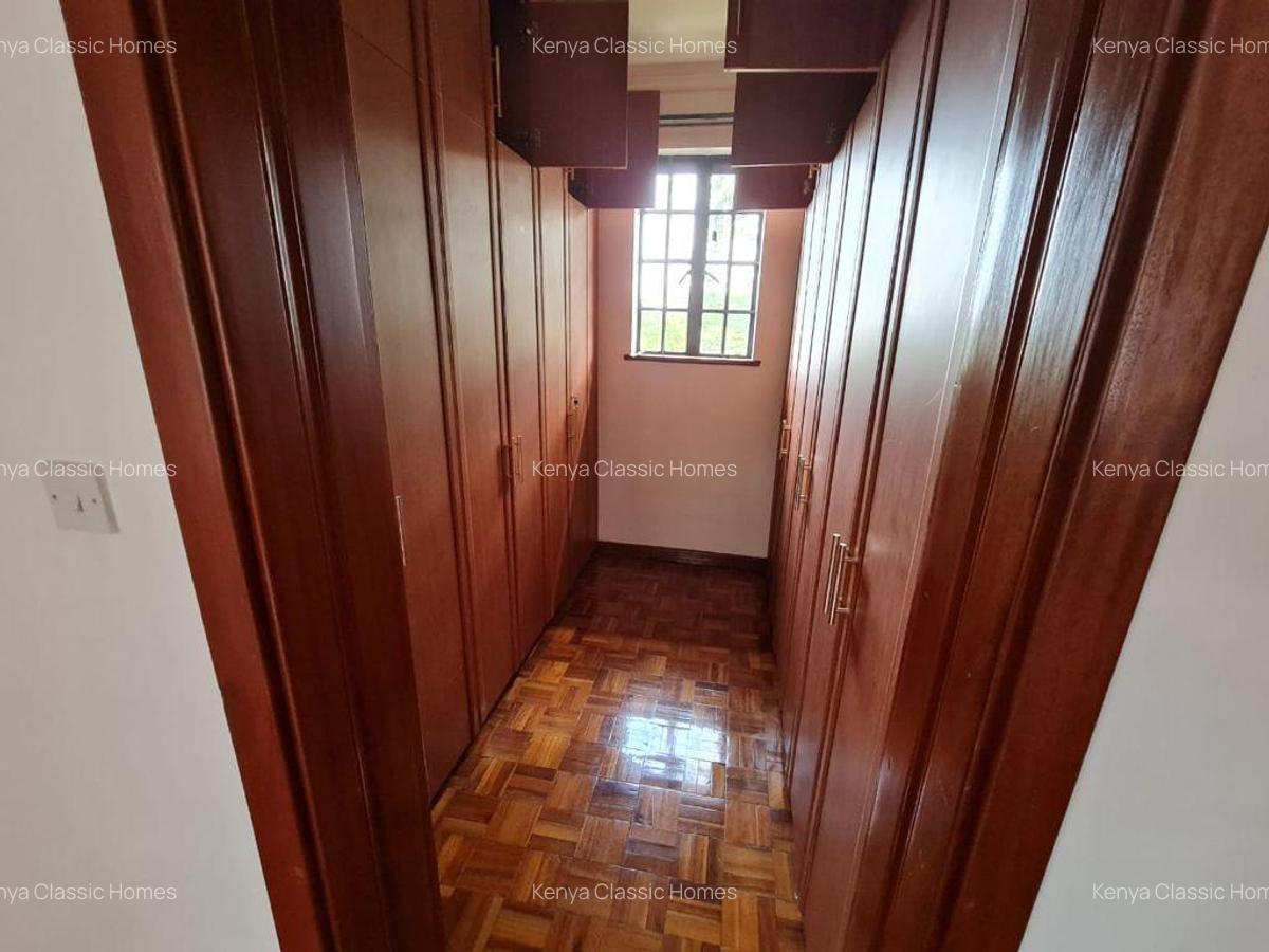 4 Bed Townhouse with En Suite at Lavington - 5