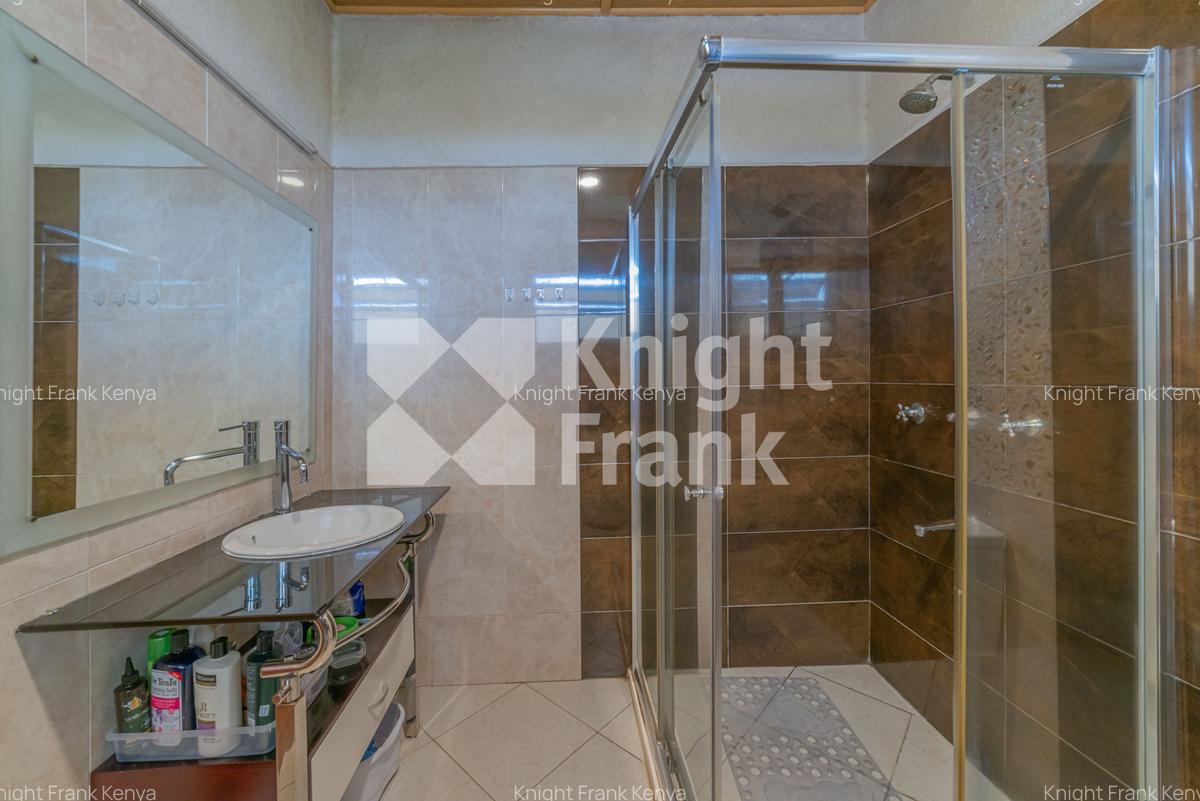 4 Bed Townhouse with En Suite in Hill View - 19