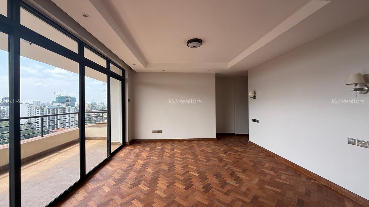 3 Bed Apartment with En Suite in Riverside - 13