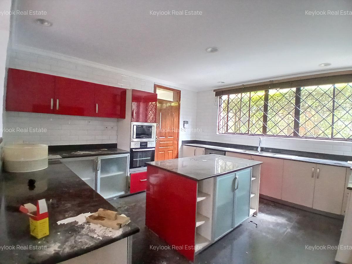 5 Bed Townhouse with En Suite at Lavington - 16