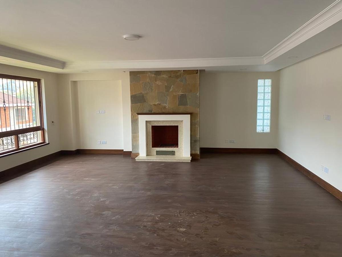 5 Bed Townhouse with En Suite in Spring Valley - 2