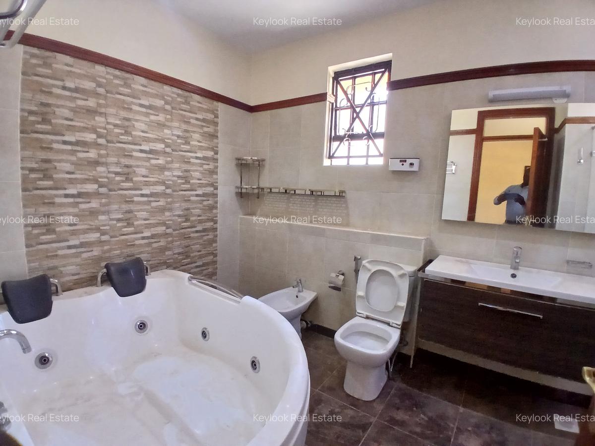5 Bed Townhouse with En Suite at Lavington - 14